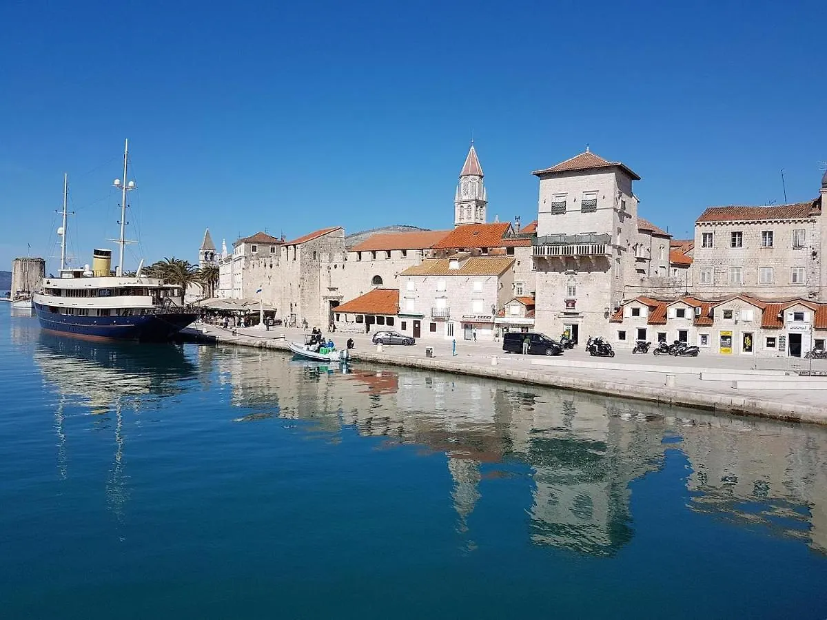 Half Of House To Rent - Family Zelenika Apartment Trogir 0*,  Croatia